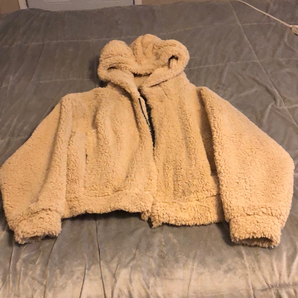 Beige Cropped Fluffy Jacket